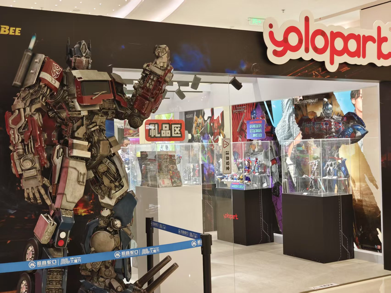 YOLOPARK變形金剛主題快閃店空降成都 - 2.2m雕像燃爆成都模玩圈